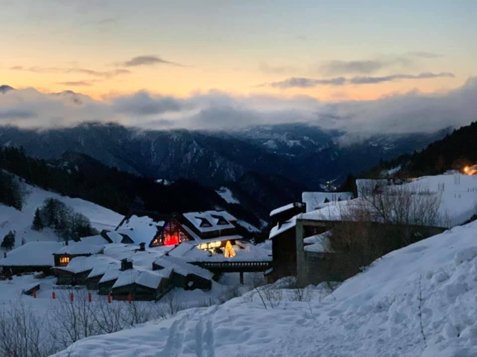 Pied des pistes, pleine nature Ustou Exterior foto